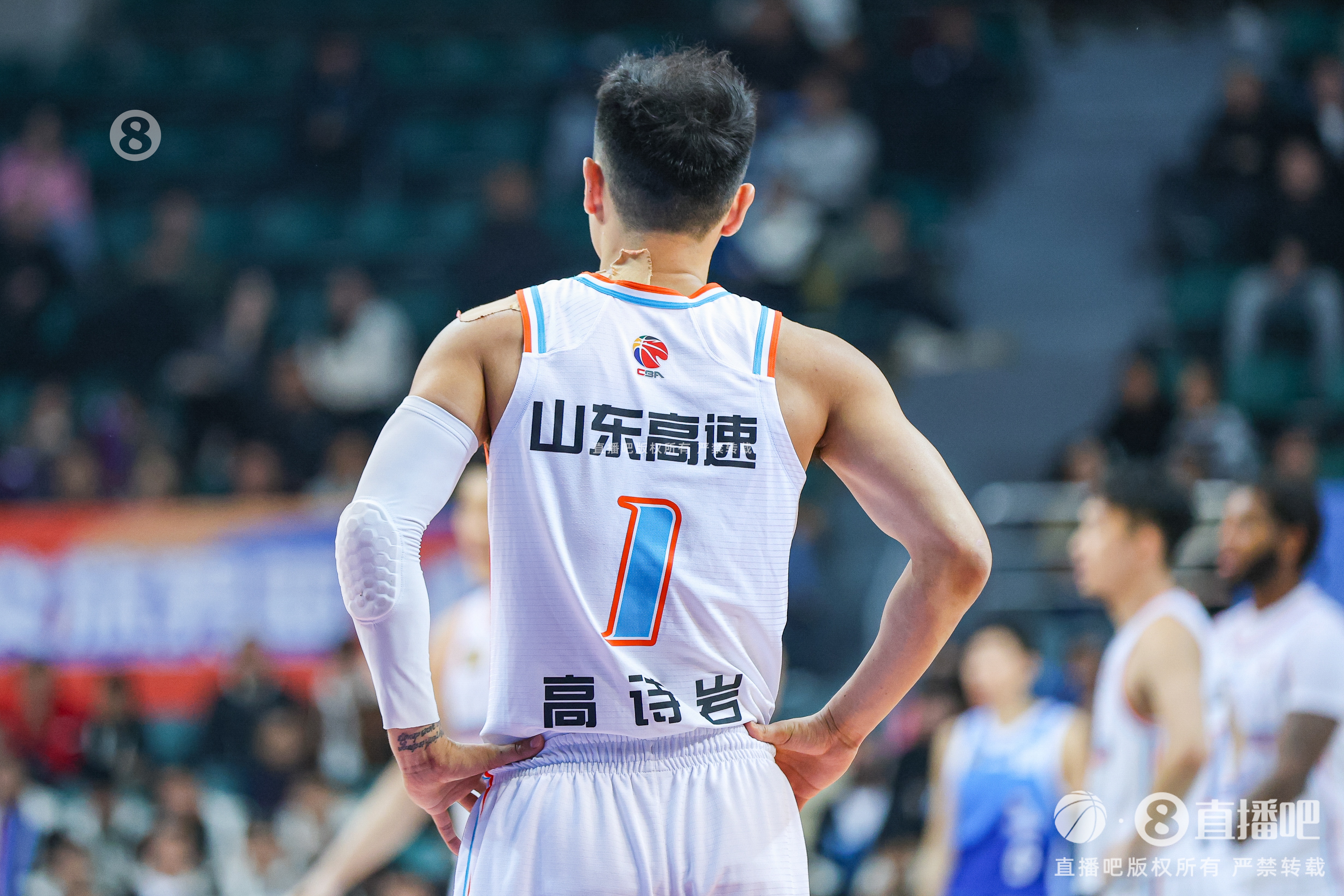  挺全面！高诗岩8中3拿到11分4板7助 罚球4中4