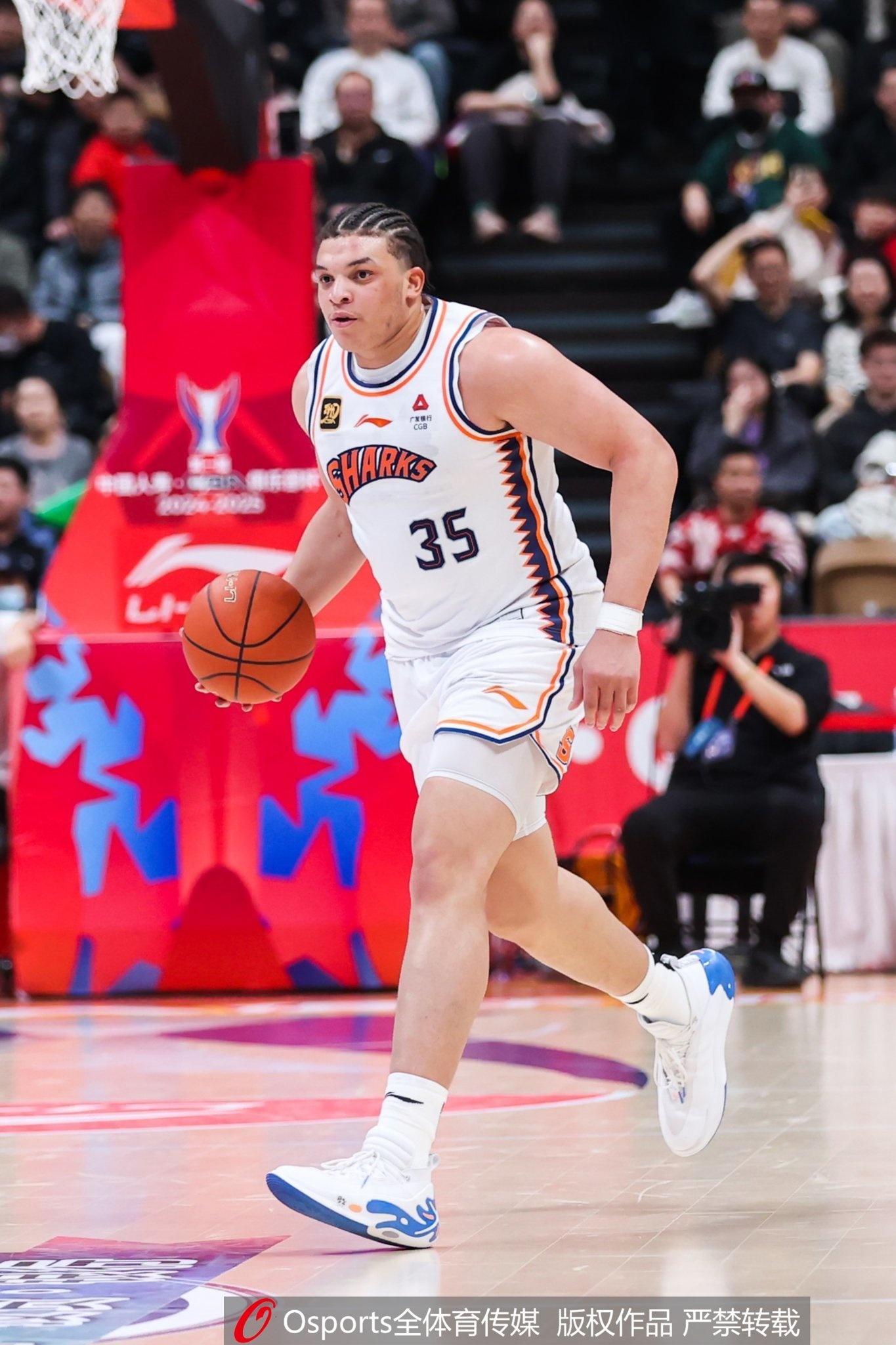 厉害也是真厉害!洛夫顿22中9砍27分9板7助 正负值+15全场最高!